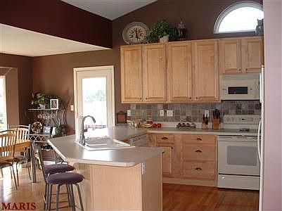 Kitchen with 42" maple cabinets, slate backsplash
