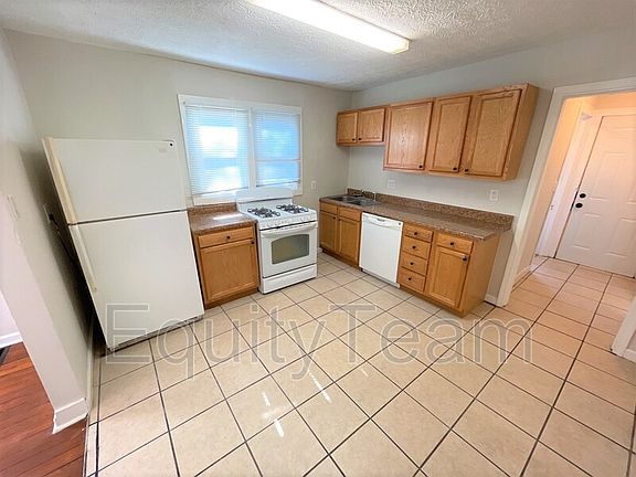 3rd image of 205 Cereal Ave