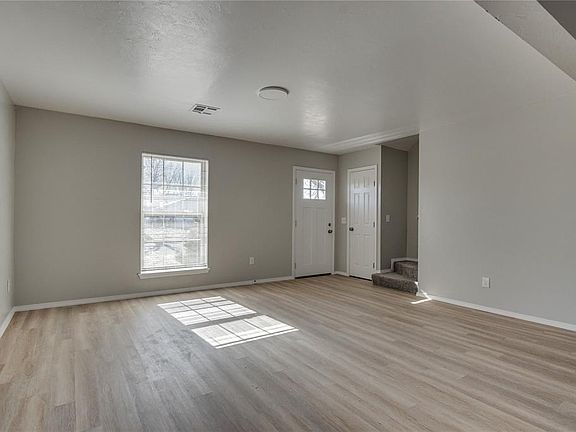 4th image of 809 Holly Hill Rd