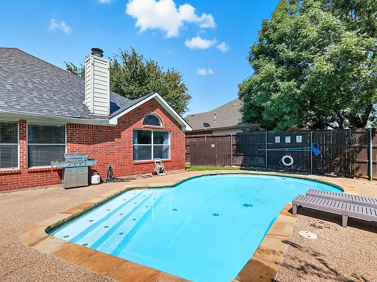 2402 Blue Holly Dr — Photo 33
