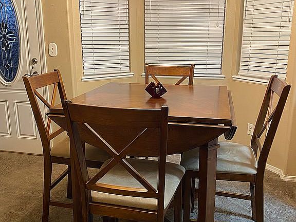 Dining nook/open concept 
