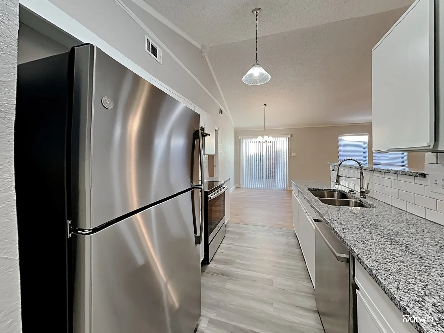 3 bed, 2.0 bath, 1396 sqft, $2,070 — Photo 3