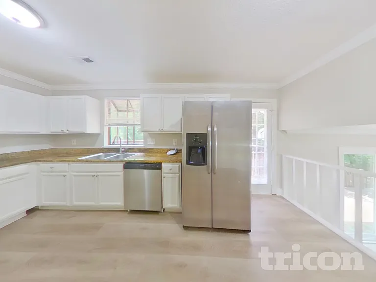 5911 Leatherwood Ln — Photo 4