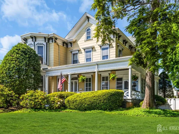 128 Green St, Woodbridge, NJ 07095