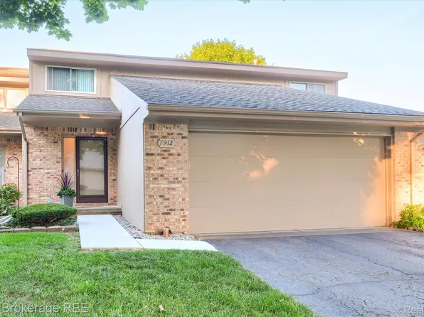 7912 Meadow Dr #81, Waterford, MI 48329
