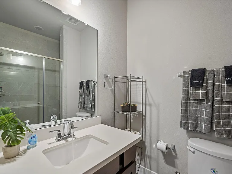 4413 Eli St — Photo 36