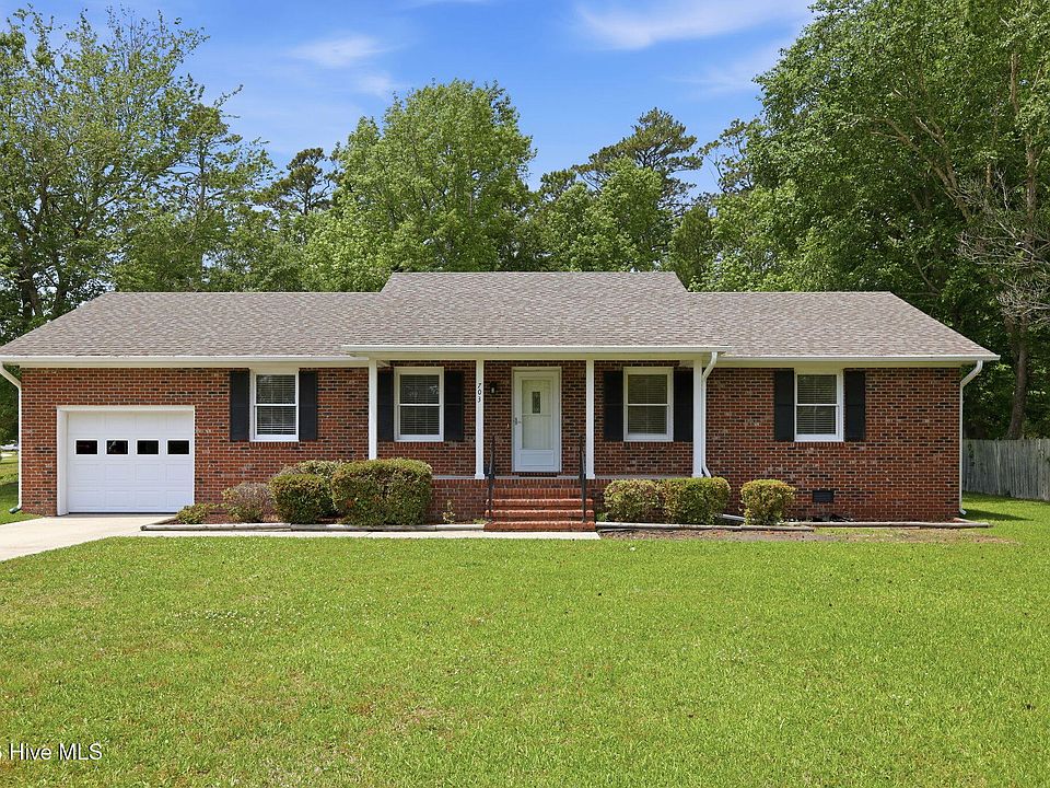 1st image of 703 Oxford Drive