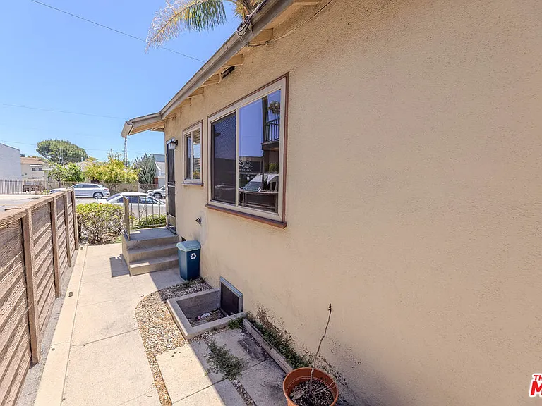 233 E Alameda Ave #A — Photo 21
