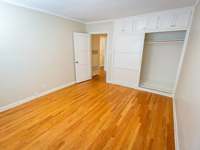 410 Veteran Avenue — Photo 9
