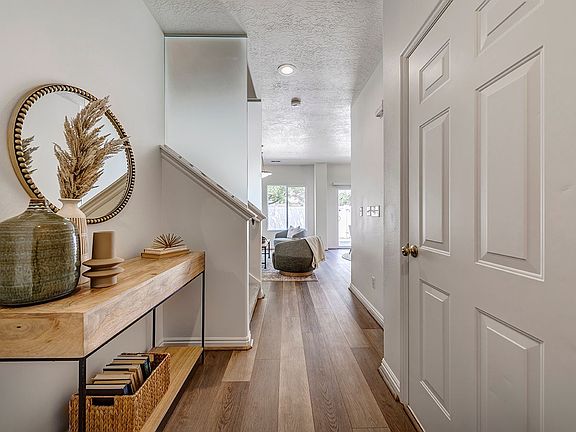 4th image of 1558 W Vivante Way