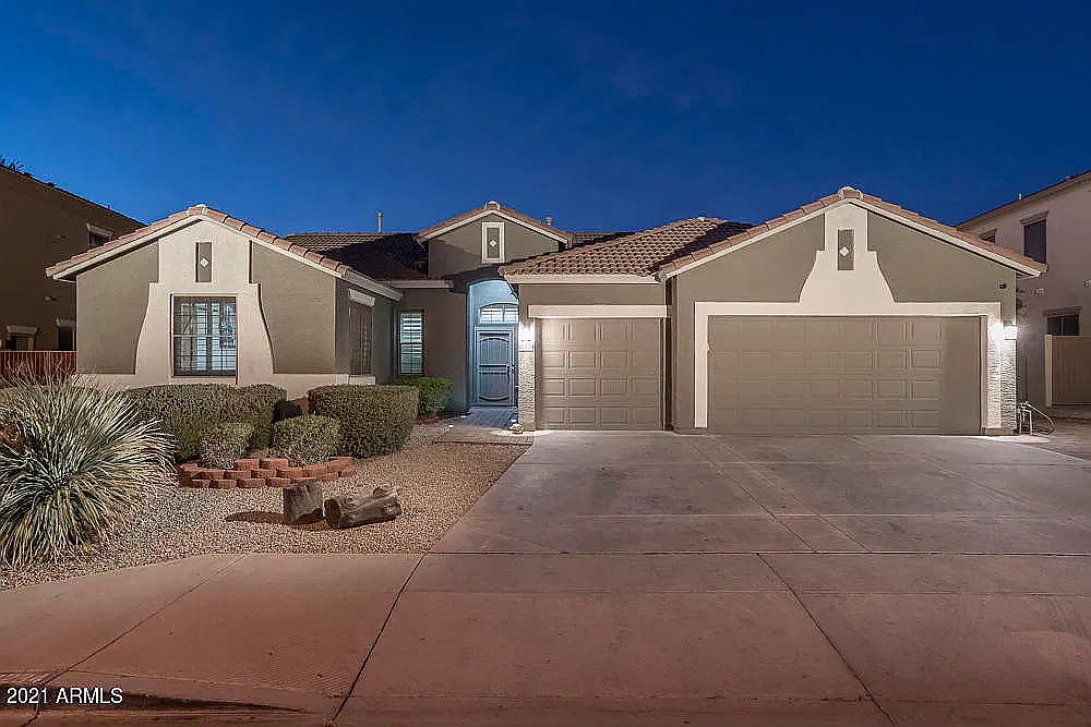 4 bed, 2281 sqft, $2,995 — Photo 1