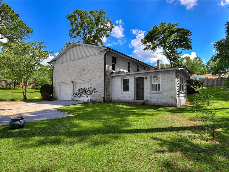2111 Huron Dr — Photo 53