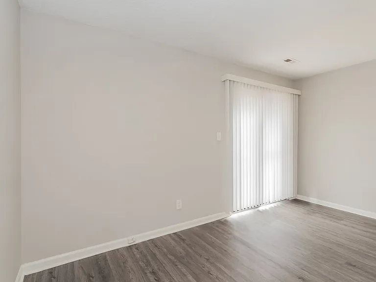 5128 Glenview Ct — Photo 6
