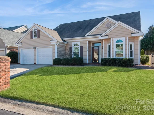 9130 Twilight Hill Ct, Charlotte, NC 28277