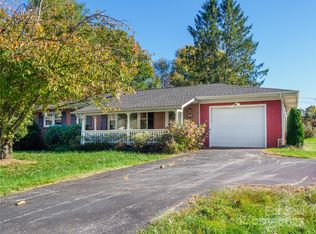 203 Oak Grove Rd, East Flat Rock, NC 28726