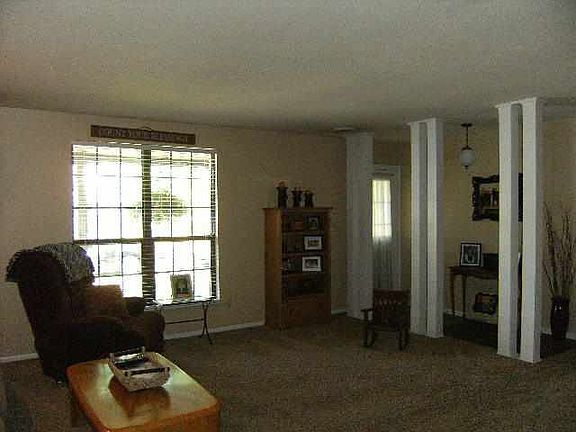 2nd image of 301 E Fairlane Dr