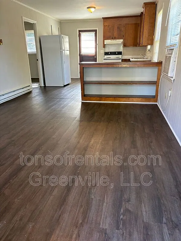 2 bed, 1.0 bath, 800 sqft, $895 — Photo 2