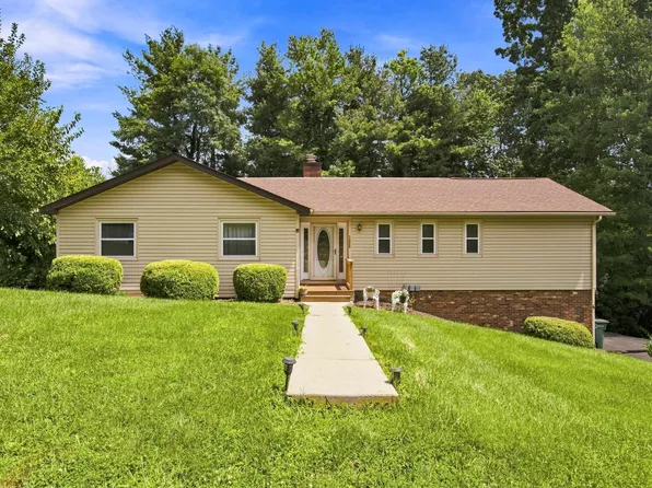 1220 Flint Dr, Christiansburg, VA 24073