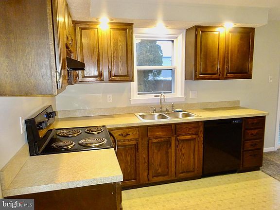 4th image of 22 Elm View Ct