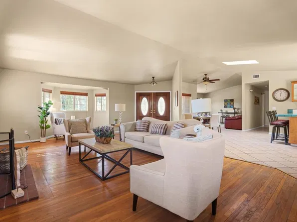 1153 Merritt Dr, El Cajon, CA 92020