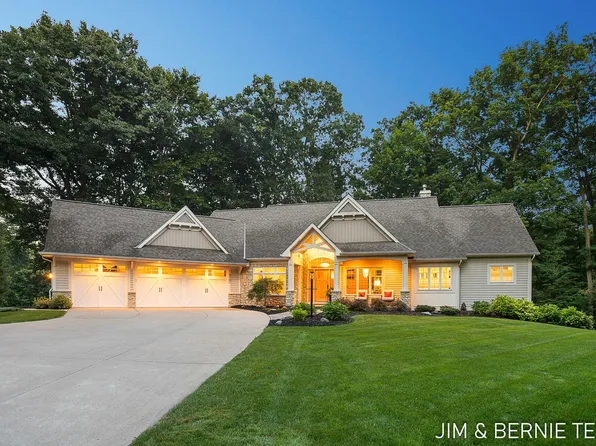 6105 Ravines Ct, Saugatuck, MI 49453