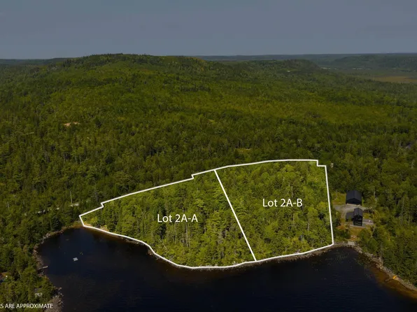 2 Paces Lake Dr #B, Halifax, NS B0J 2L0