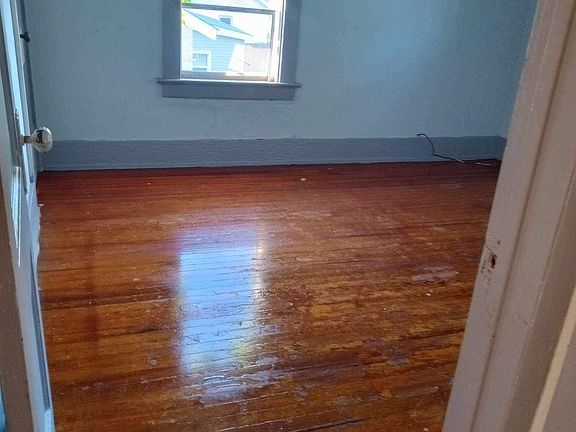 3rd image of 616 Woodward Ave #616