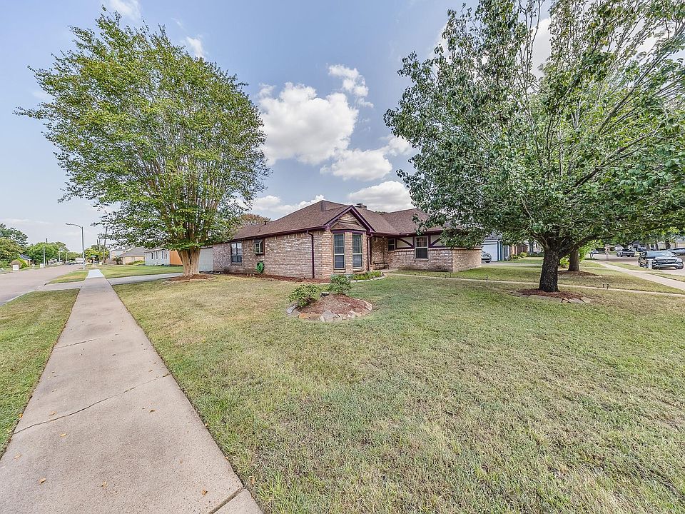 1st image of 9014 Arlington Forest Dr