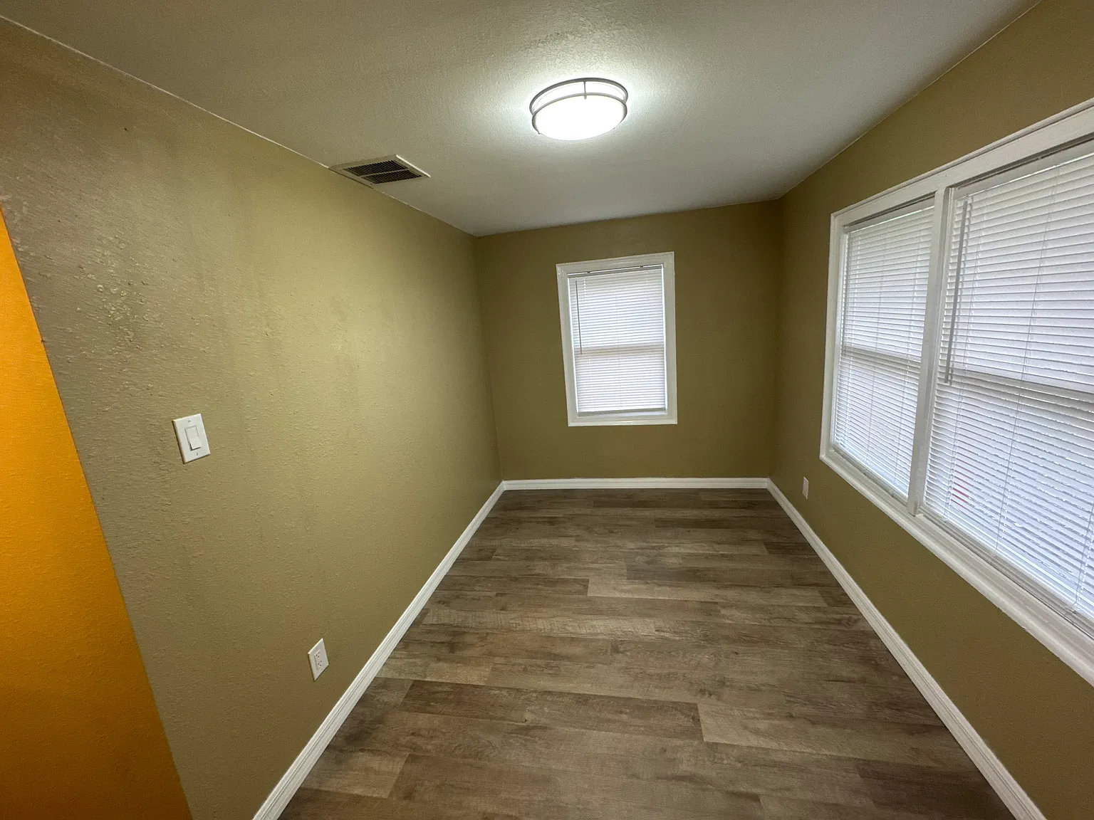 3 bed, 1160 sqft, $1,550 — Photo 2