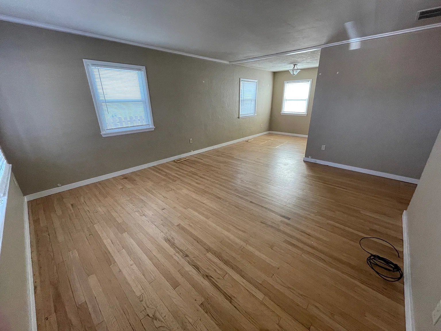 3 bed, 1000 sqft, $2,200 — Photo 4