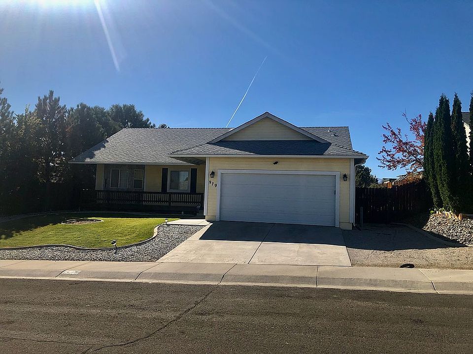 2nd image of 979 Hilltop Dr
