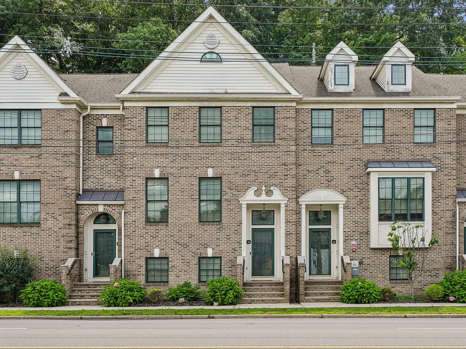 2 bed, 1946 sqft, $3,900 — Photo 4