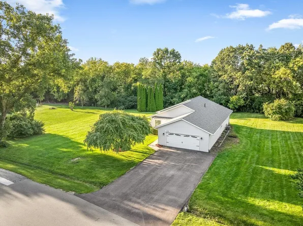 126 Galleon Run Dr SE, Poplar Grove, IL 61065
