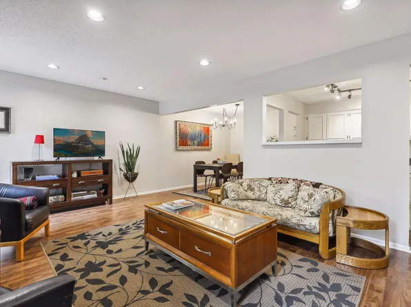 1152 Trailwood S, Hopkins, MN 55343