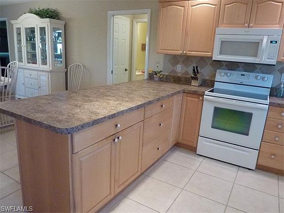 2nd image of 1525 Saddle Woode Dr