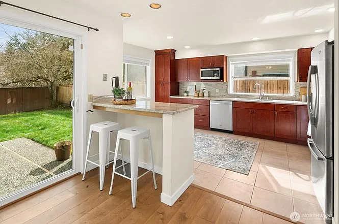 24341 SE 42nd Pl — Photo 30