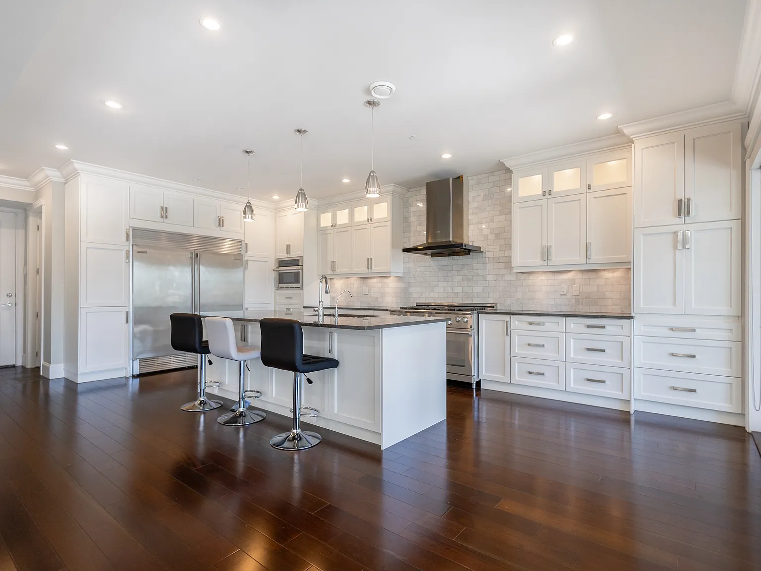 5 bed, 4500 sqft, $10,500 — Photo 3