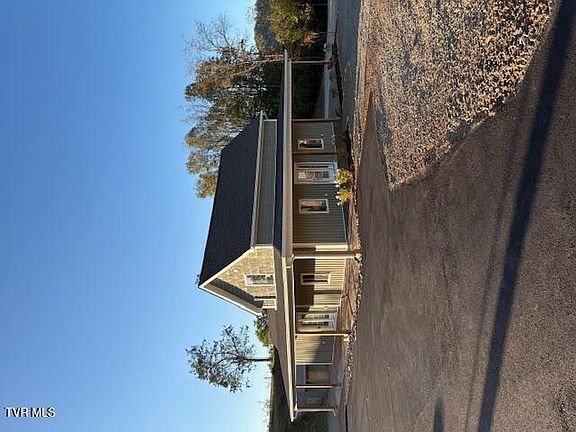 3rd image of 2496 Siam Rd