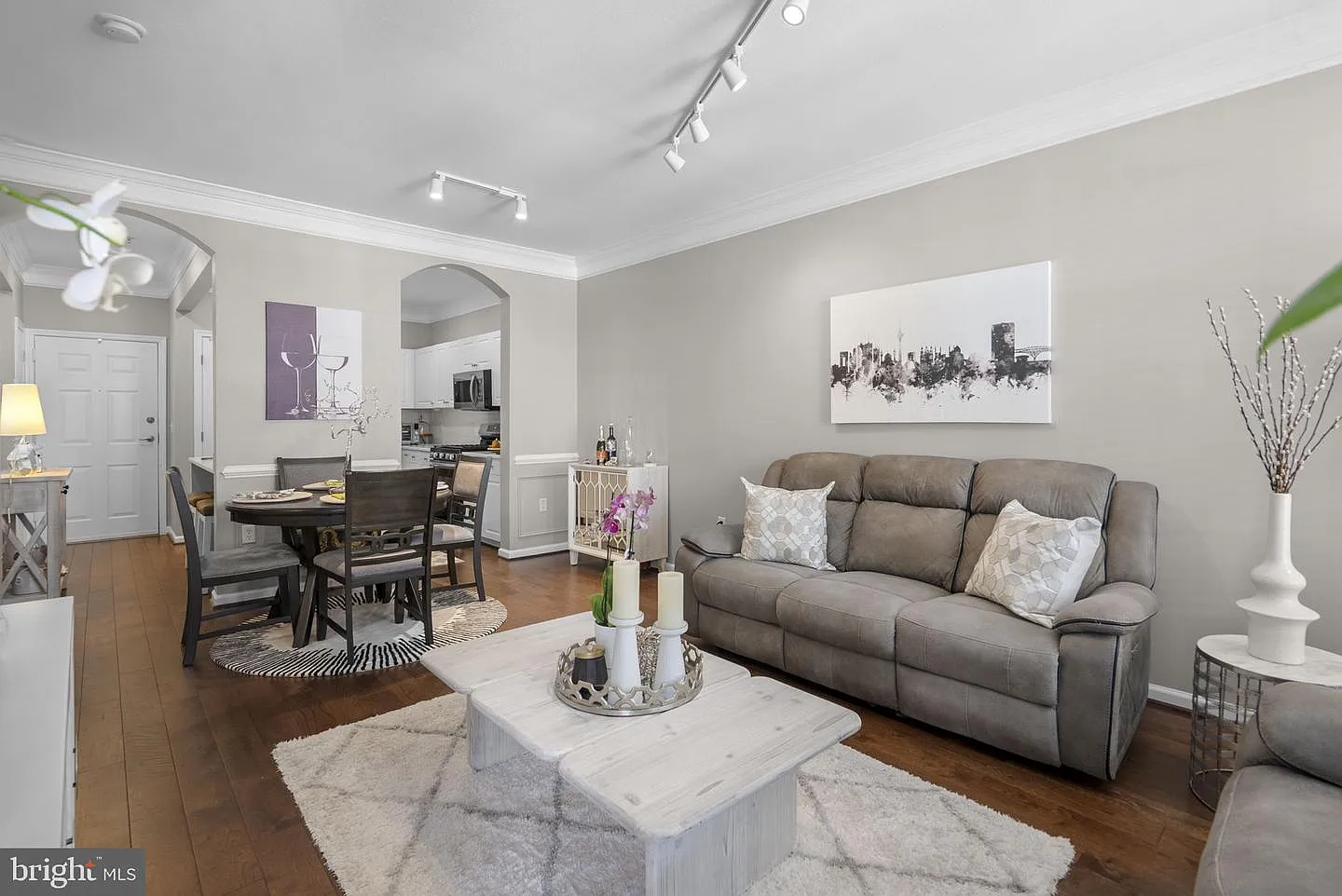 1 bed, 853 sqft, $2,200 — Photo 4
