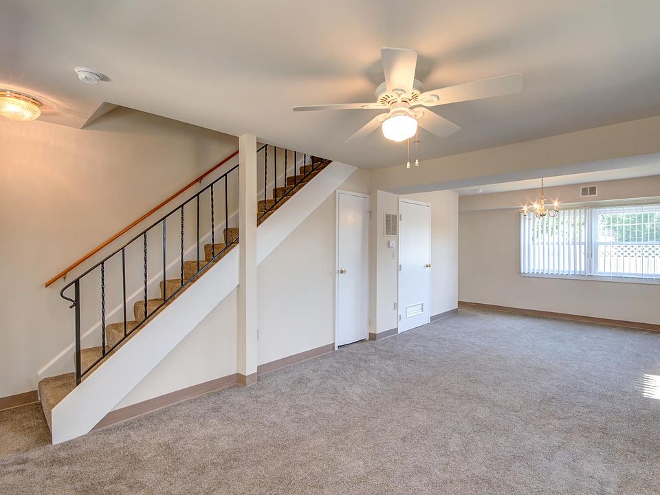 2nd image of 8 Badger Rd APT A