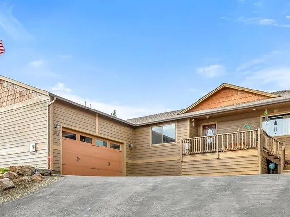 584 N Heights Dr, Eagle Point, OR 97524