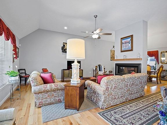 4th image of 34 Lebaron Blvd Unit 34