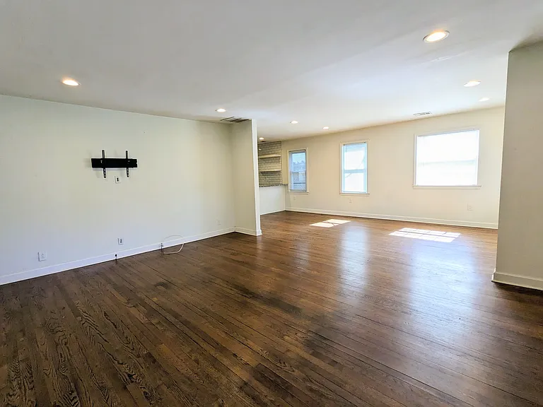 1683 Richland Rd SW — Photo 2