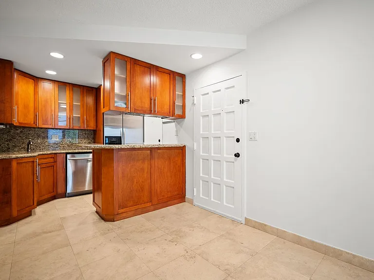 2666 Tigertail Ave #209 — Photo 6