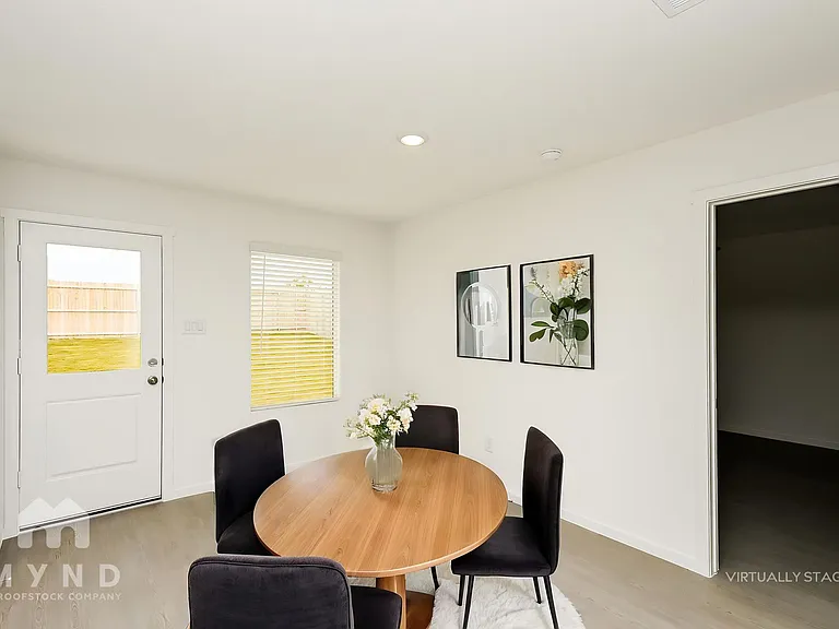 2652 Mistwood Dr — Photo 5