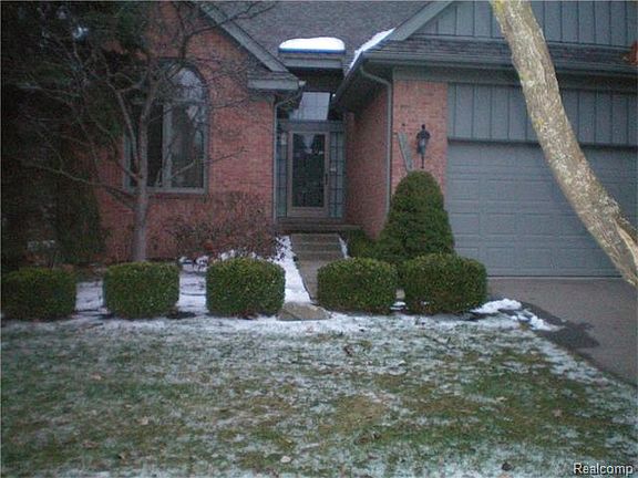 2nd image of 37704 Avon Ln #1