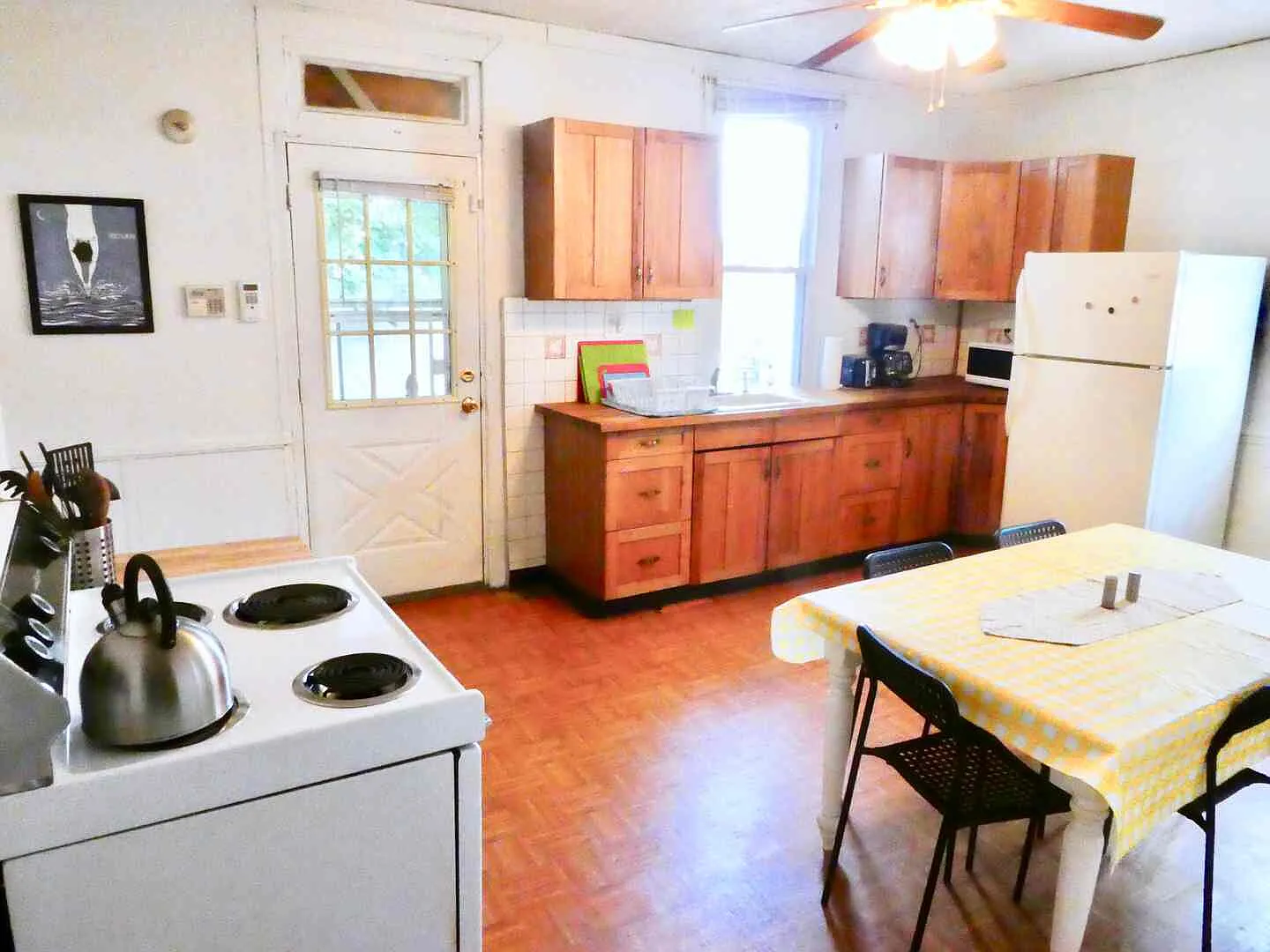 2 bed, 1100 sqft, $1,300 — Photo 3