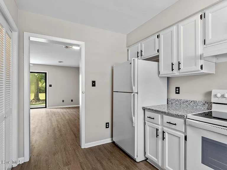L48 Port West Ct #4D — Photo 11