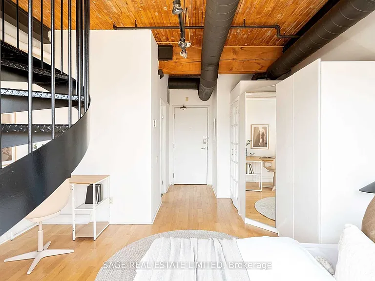 781 King St W #508 — Photo 23