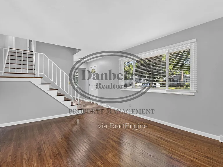6946 Kinsman Dr — Photo 5